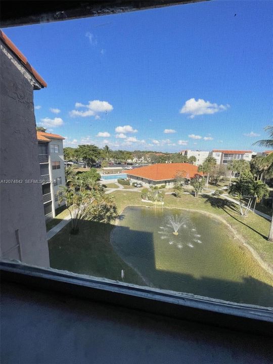 For Sale: $109,500 (1 beds, 1 baths, 830 Square Feet)