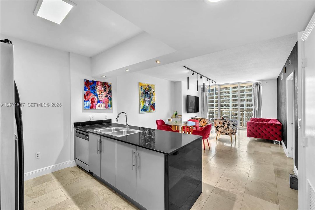 For Rent: $3,500 (1 beds, 1 baths, 791 Square Feet)