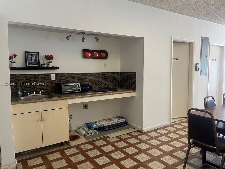 For Rent: $2,600 (2 beds, 2 baths, 1092 Square Feet)