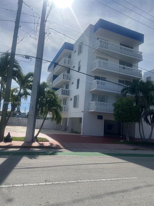 For Rent: $2,600 (2 beds, 2 baths, 1092 Square Feet)