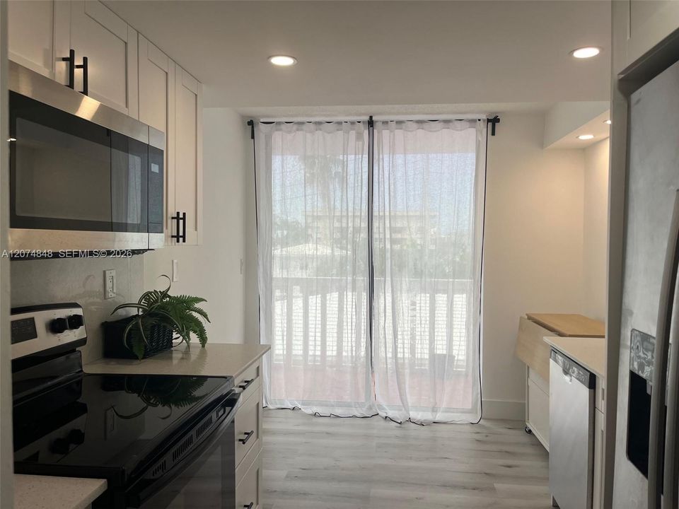 For Rent: $2,600 (2 beds, 2 baths, 1092 Square Feet)