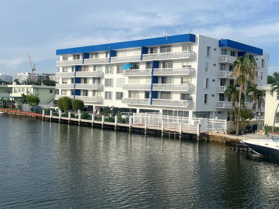 For Rent: $2,600 (2 beds, 2 baths, 1092 Square Feet)