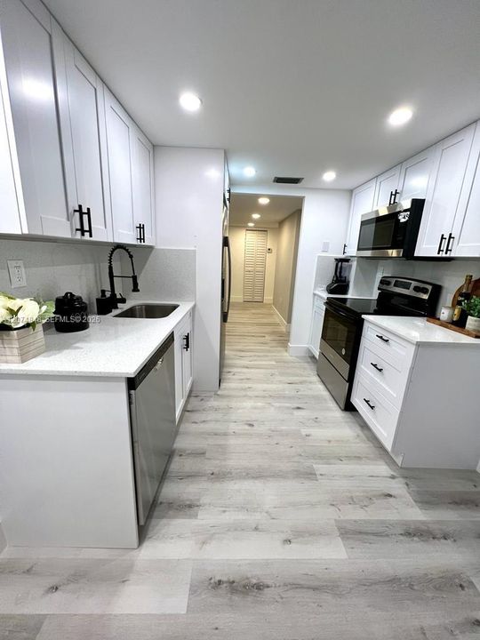 For Rent: $2,600 (2 beds, 2 baths, 1092 Square Feet)