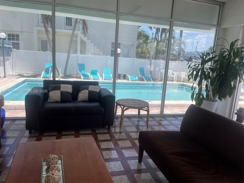For Rent: $2,600 (2 beds, 2 baths, 1092 Square Feet)