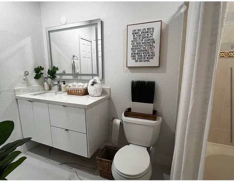 For Rent: $2,200 (2 beds, 2 baths, 1061 Square Feet)