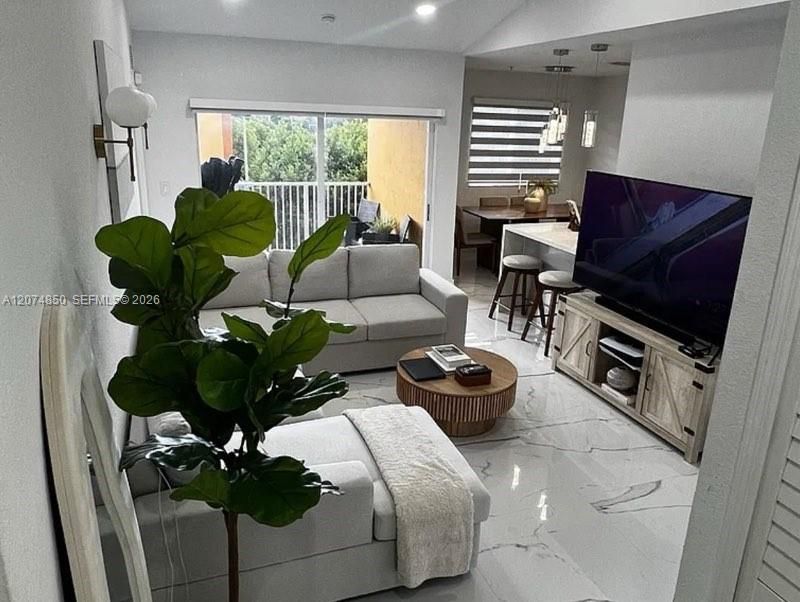 For Rent: $2,200 (2 beds, 2 baths, 1061 Square Feet)