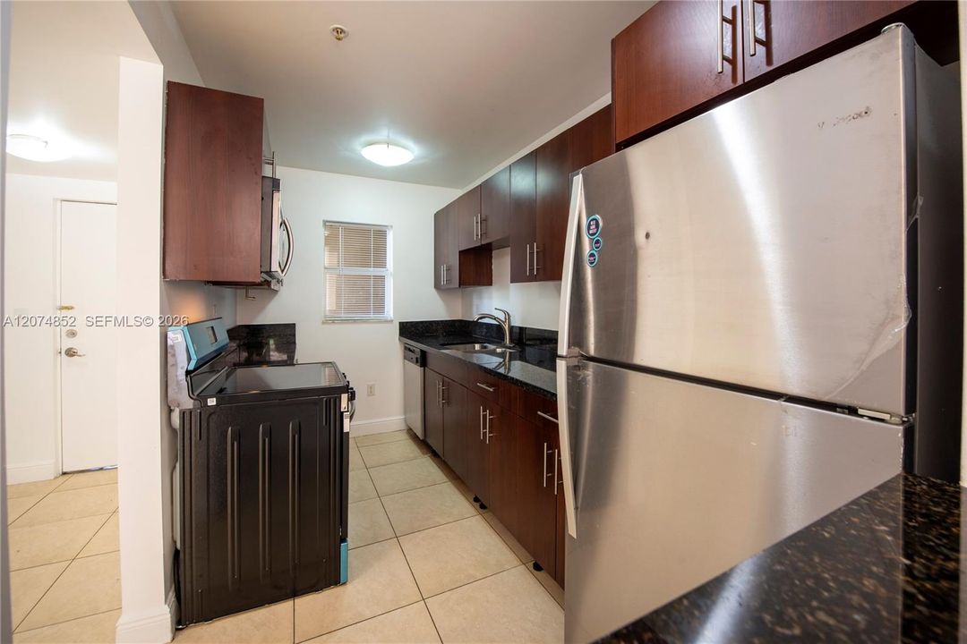 For Rent: $2,100 (2 beds, 1 baths, 945 Square Feet)