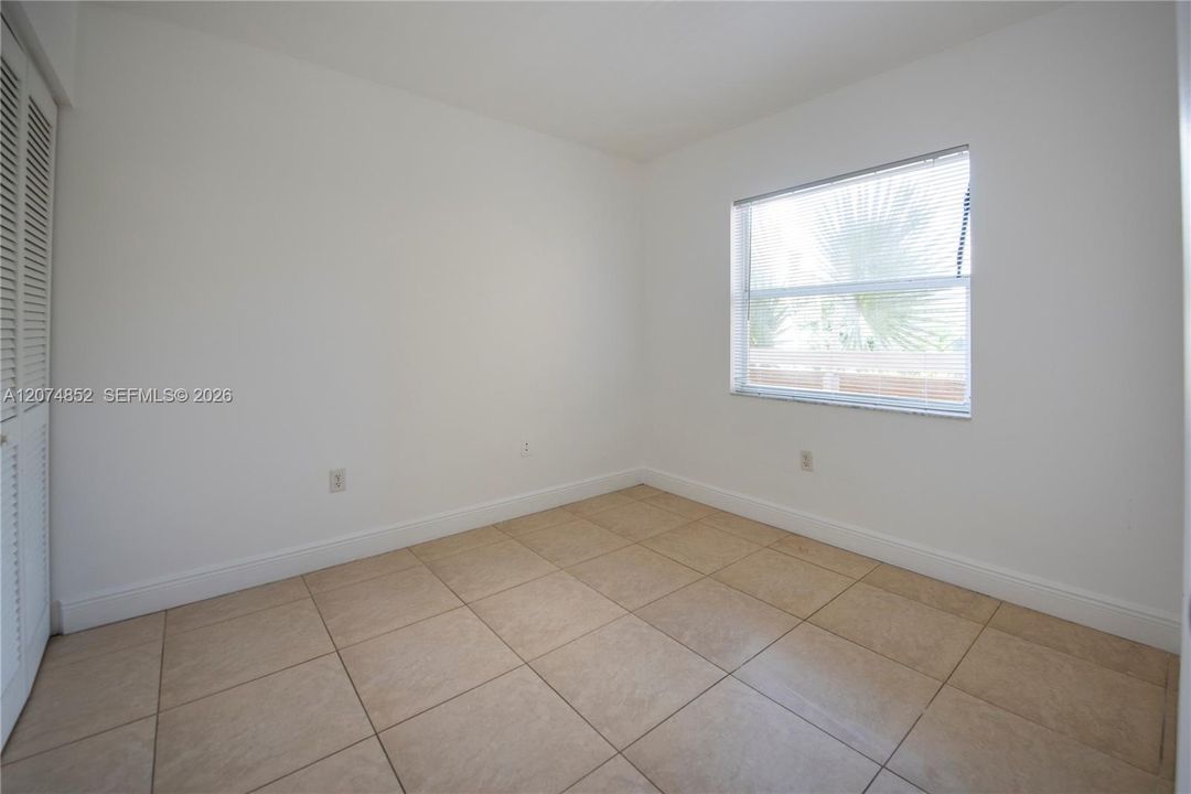 For Rent: $2,100 (2 beds, 1 baths, 945 Square Feet)