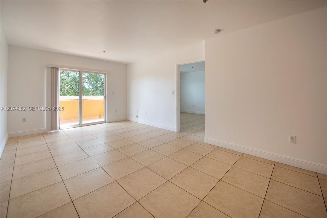 For Rent: $2,100 (2 beds, 1 baths, 945 Square Feet)