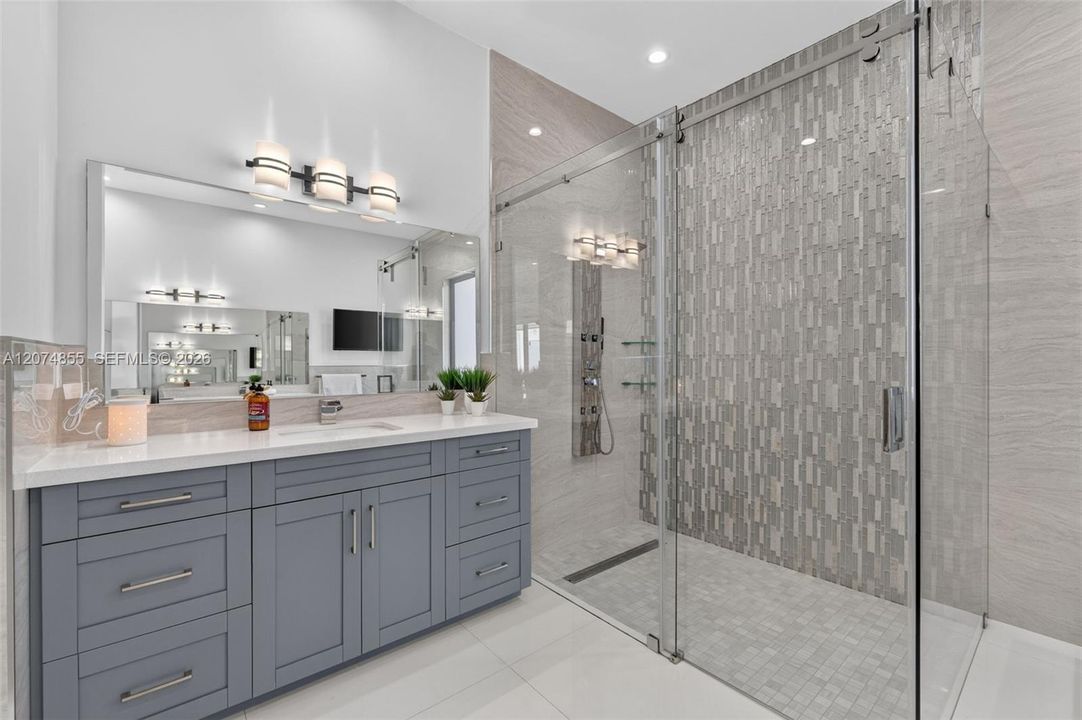 For Sale: $3,800,000 (6 beds, 6 baths, 4561 Square Feet)