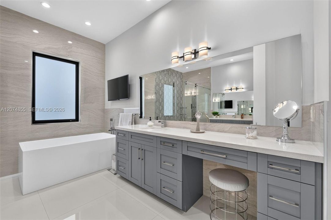For Sale: $3,800,000 (6 beds, 6 baths, 4561 Square Feet)