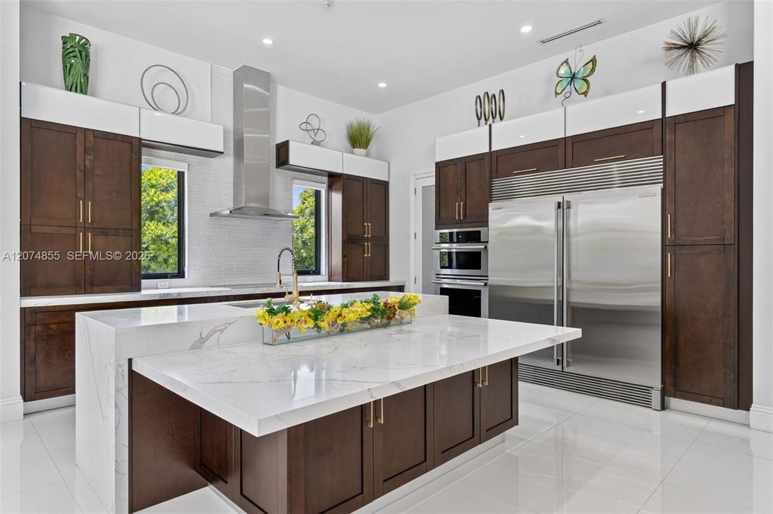 For Sale: $3,800,000 (6 beds, 6 baths, 4561 Square Feet)