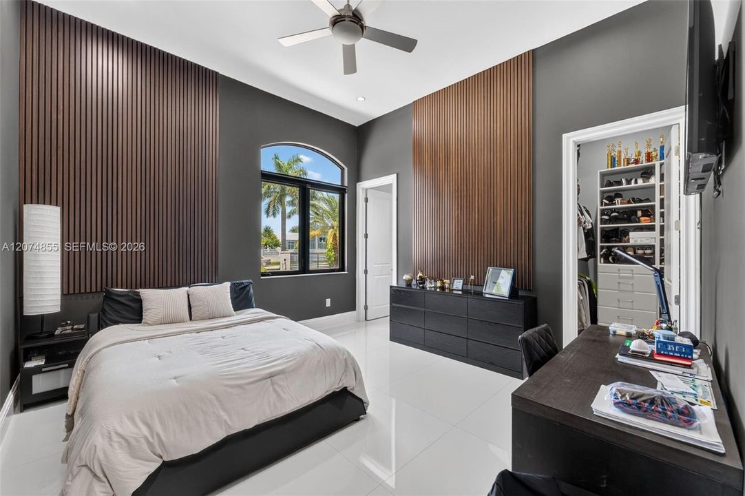 For Sale: $3,800,000 (6 beds, 6 baths, 4561 Square Feet)