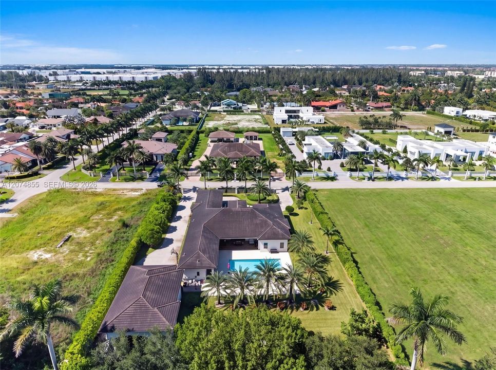 For Sale: $3,800,000 (6 beds, 6 baths, 4561 Square Feet)