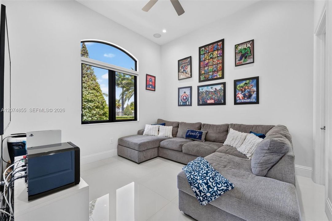 For Sale: $3,800,000 (6 beds, 6 baths, 4561 Square Feet)