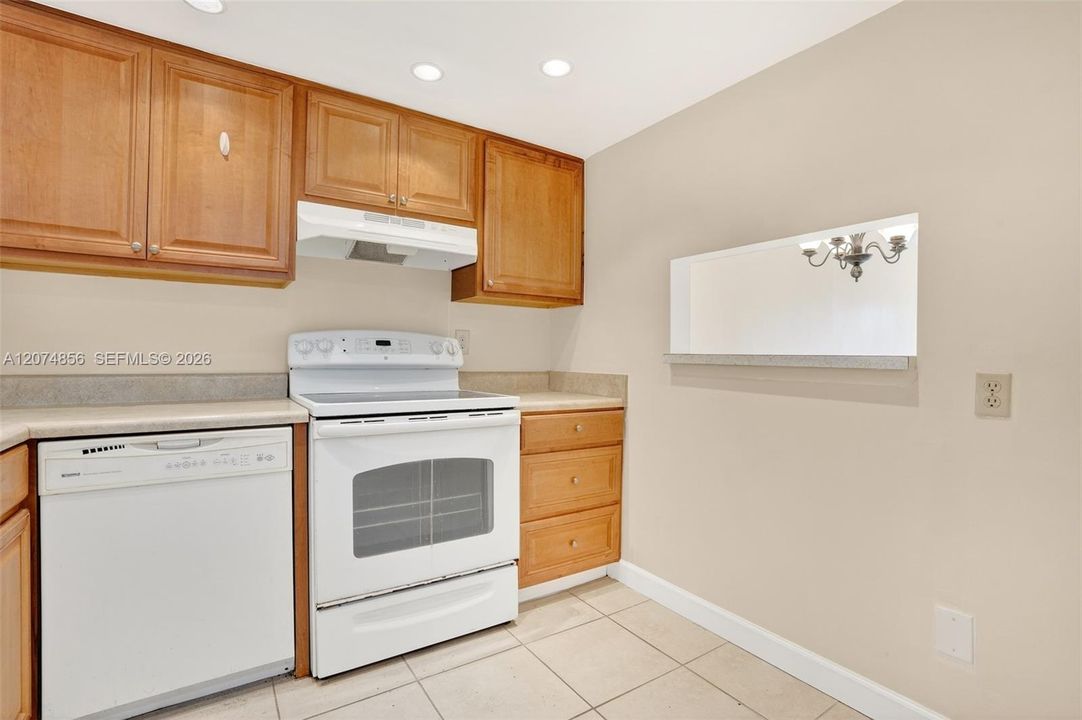 For Rent: $1,525 (2 beds, 2 baths, 946 Square Feet)