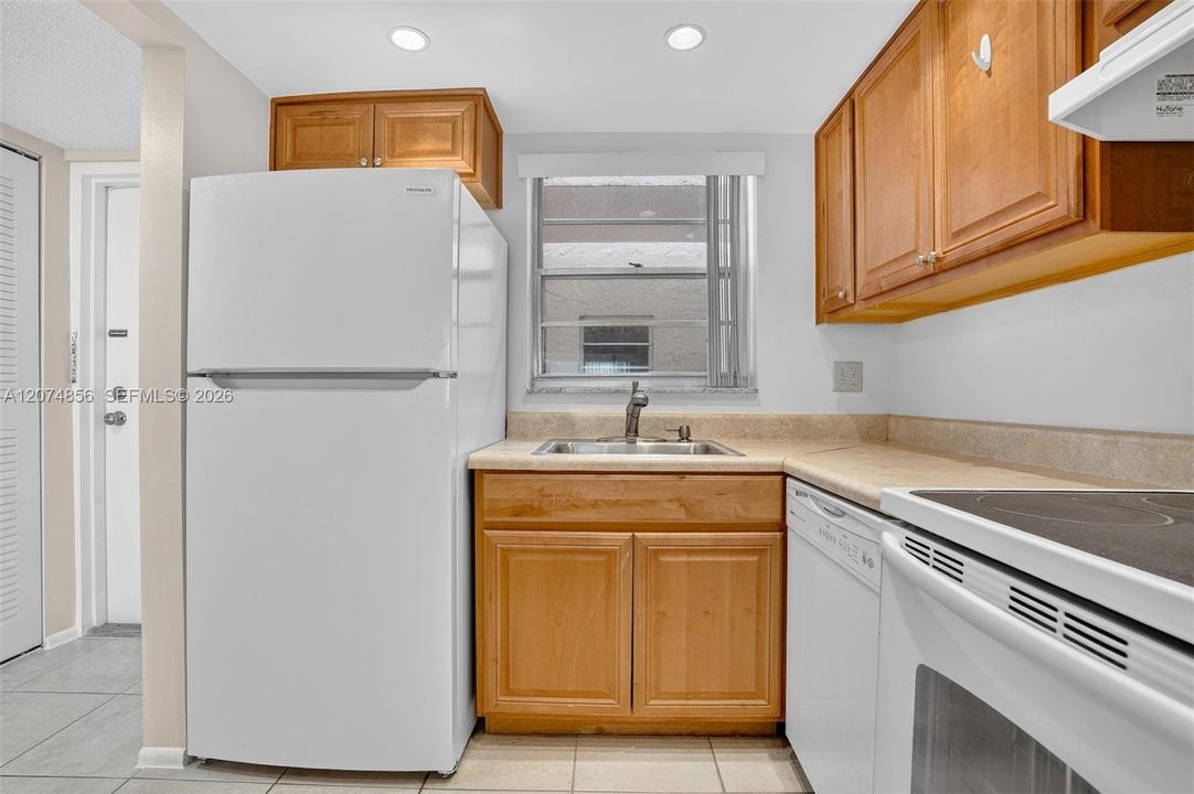 For Rent: $1,525 (2 beds, 2 baths, 946 Square Feet)