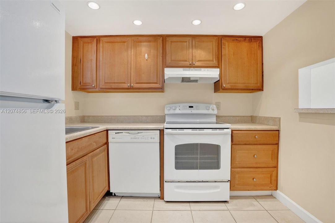 For Rent: $1,525 (2 beds, 2 baths, 946 Square Feet)