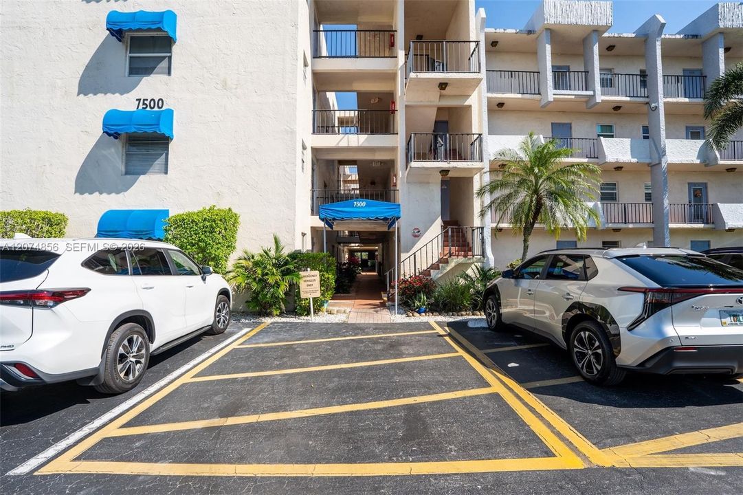 For Rent: $1,525 (2 beds, 2 baths, 946 Square Feet)