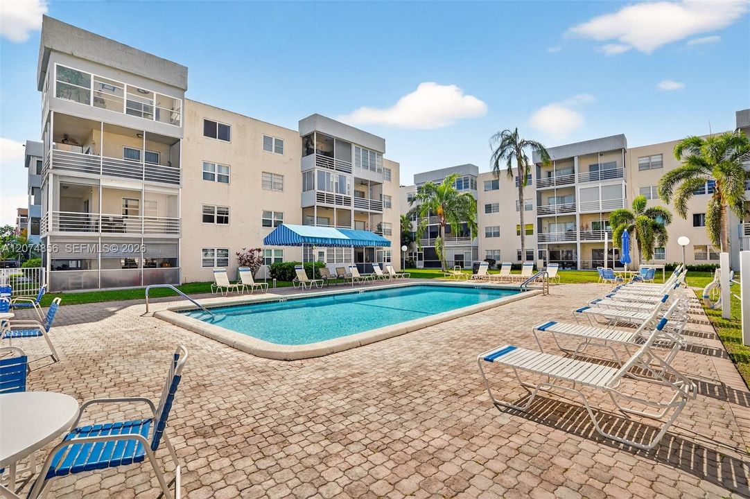For Rent: $1,525 (2 beds, 2 baths, 946 Square Feet)