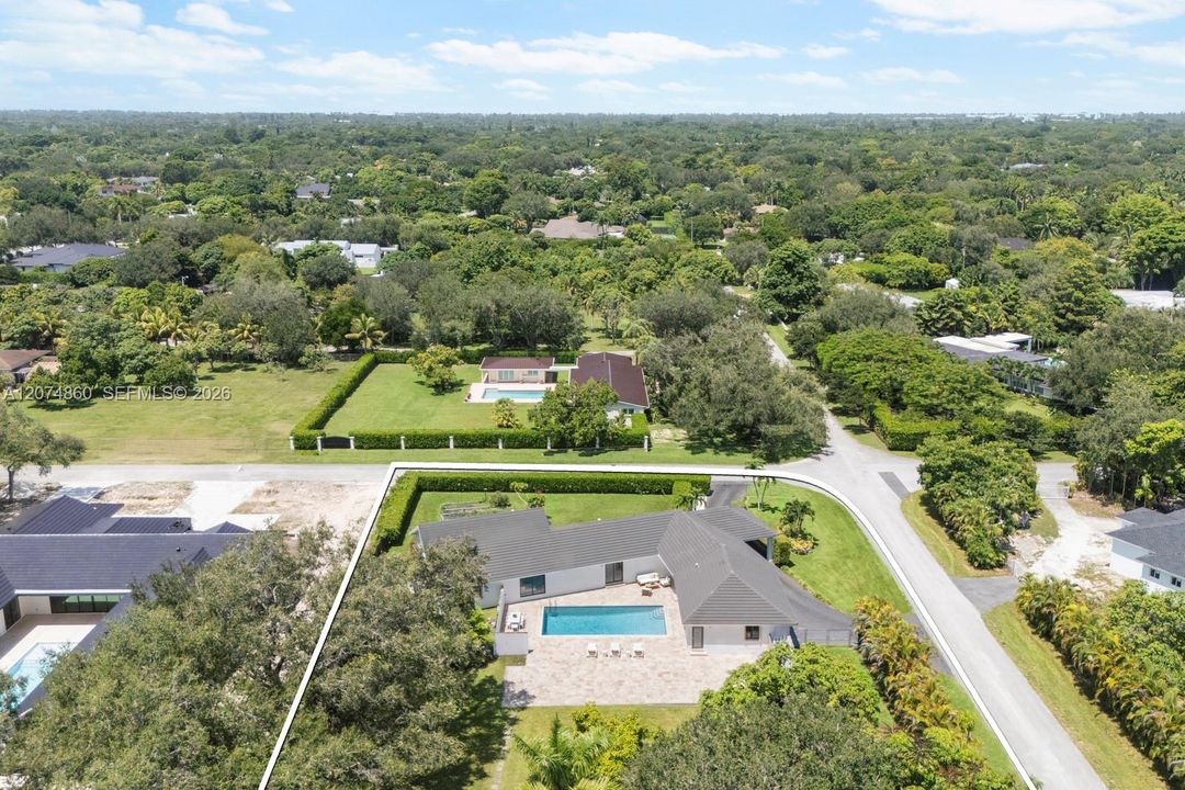 For Sale: $2,099,000 (5 beds, 3 baths, 4023 Square Feet)