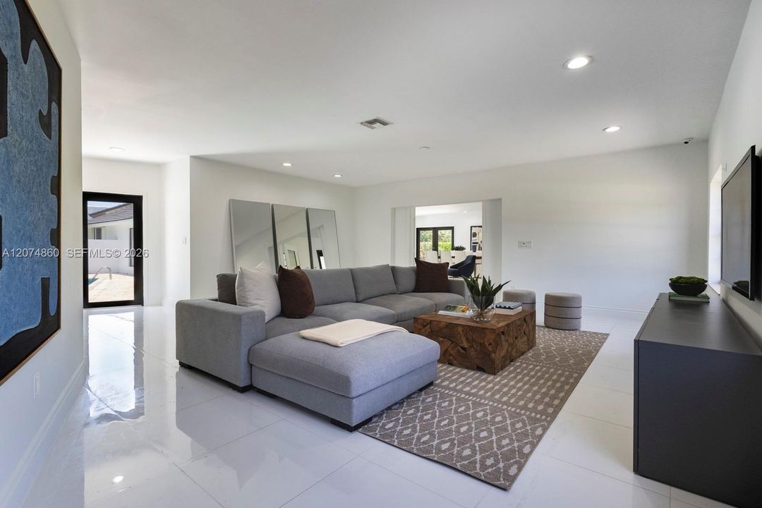 For Sale: $2,099,000 (5 beds, 3 baths, 4023 Square Feet)