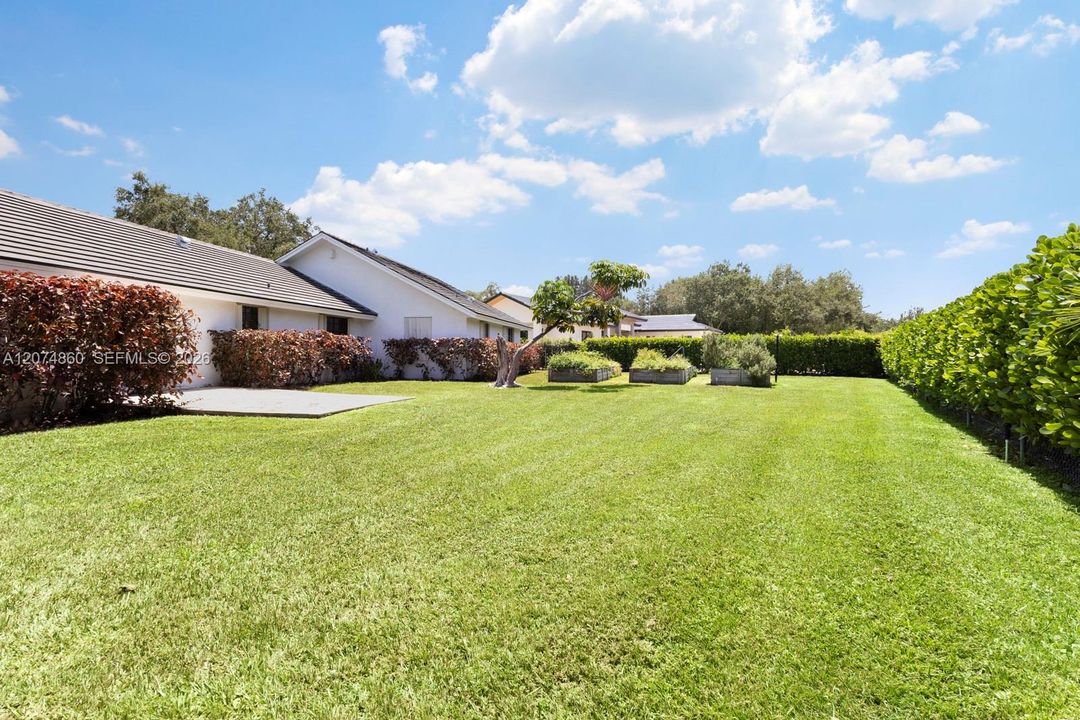For Sale: $2,099,000 (5 beds, 3 baths, 4023 Square Feet)