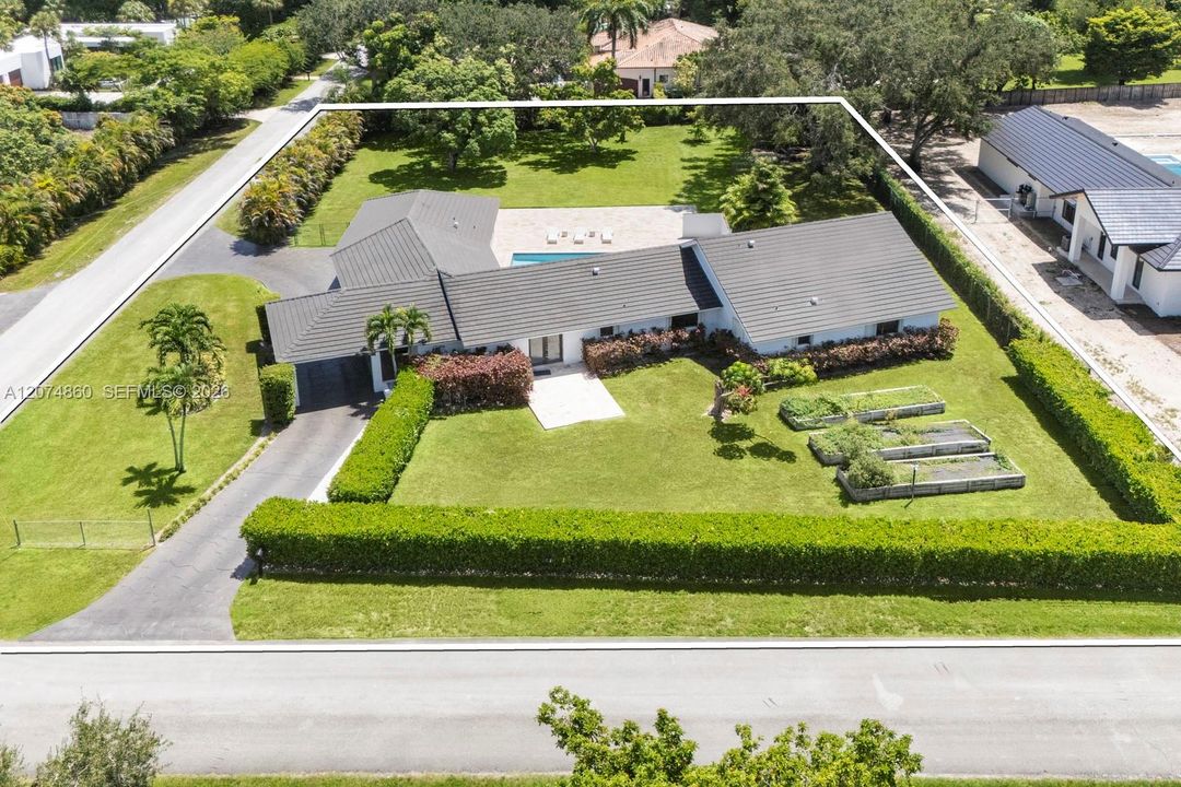 For Sale: $2,099,000 (5 beds, 3 baths, 4023 Square Feet)