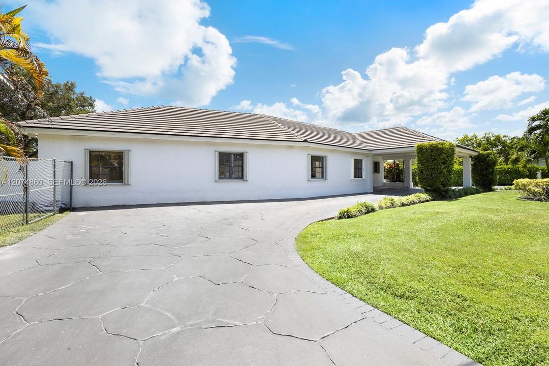For Sale: $2,099,000 (5 beds, 3 baths, 4023 Square Feet)