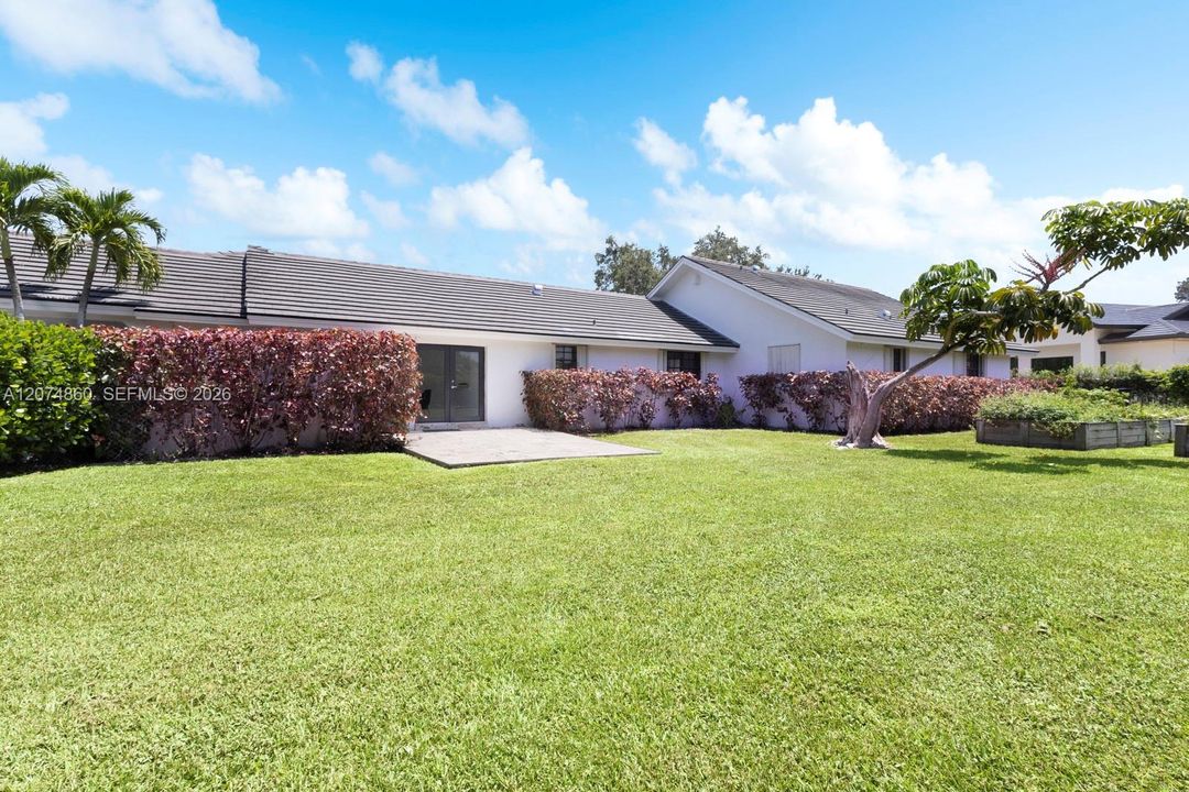 For Sale: $2,099,000 (5 beds, 3 baths, 4023 Square Feet)