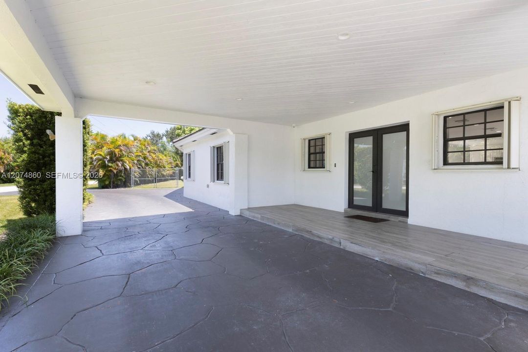 For Sale: $2,099,000 (5 beds, 3 baths, 4023 Square Feet)