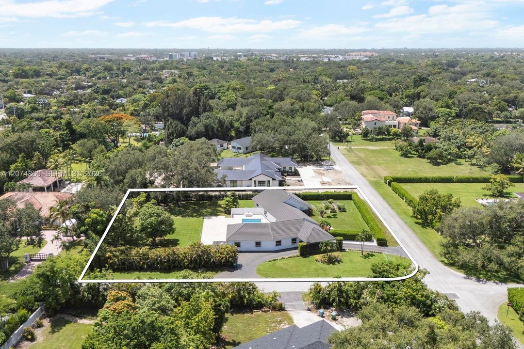 For Sale: $2,099,000 (5 beds, 3 baths, 4023 Square Feet)