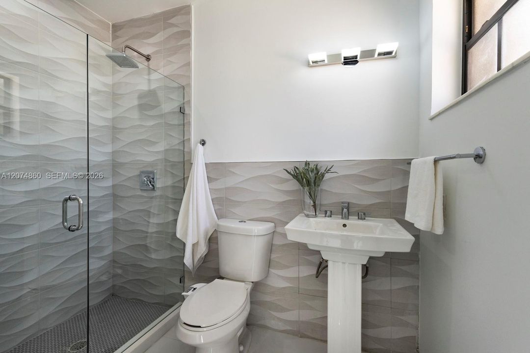 For Sale: $2,099,000 (5 beds, 3 baths, 4023 Square Feet)