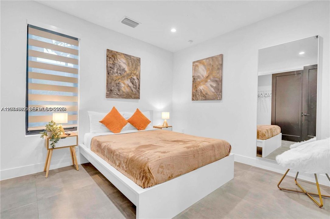 For Rent: $12,900 (5 beds, 2 baths, 1986 Square Feet)