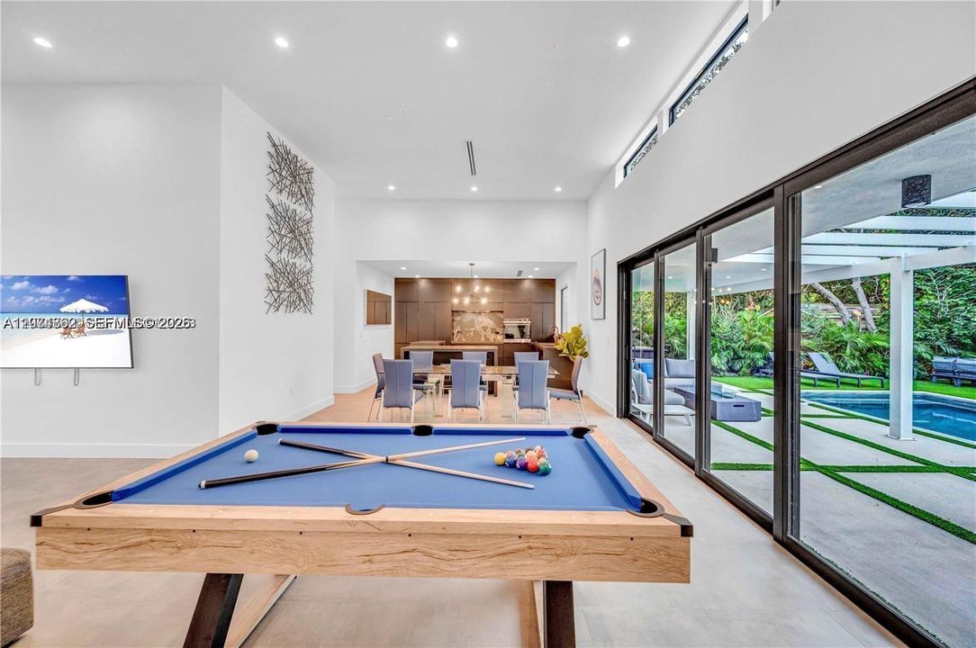 For Rent: $12,900 (5 beds, 2 baths, 1986 Square Feet)