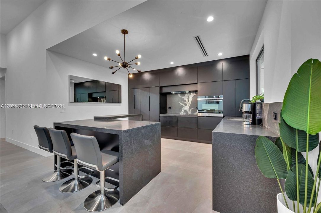 For Rent: $12,900 (5 beds, 2 baths, 1986 Square Feet)