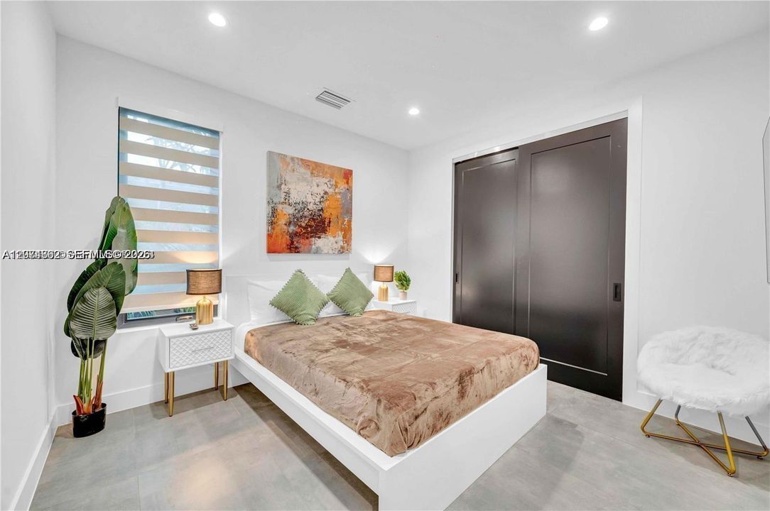 For Rent: $12,900 (5 beds, 2 baths, 1986 Square Feet)