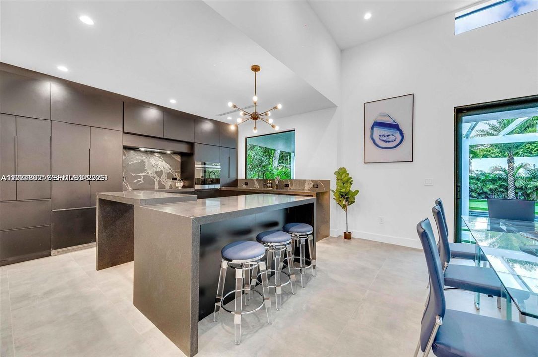 For Rent: $12,900 (5 beds, 2 baths, 1986 Square Feet)