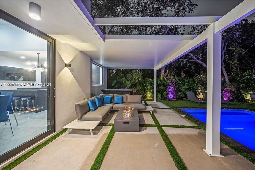 For Rent: $12,900 (5 beds, 2 baths, 1986 Square Feet)