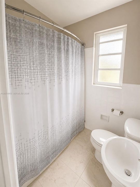 For Rent: $1,800 (1 beds, 1 baths, 650 Square Feet)
