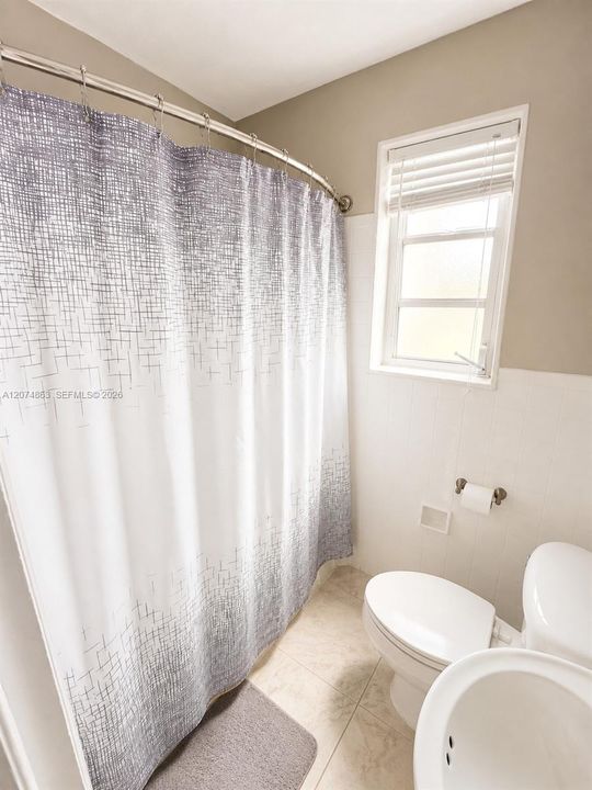 For Rent: $1,800 (1 beds, 1 baths, 650 Square Feet)