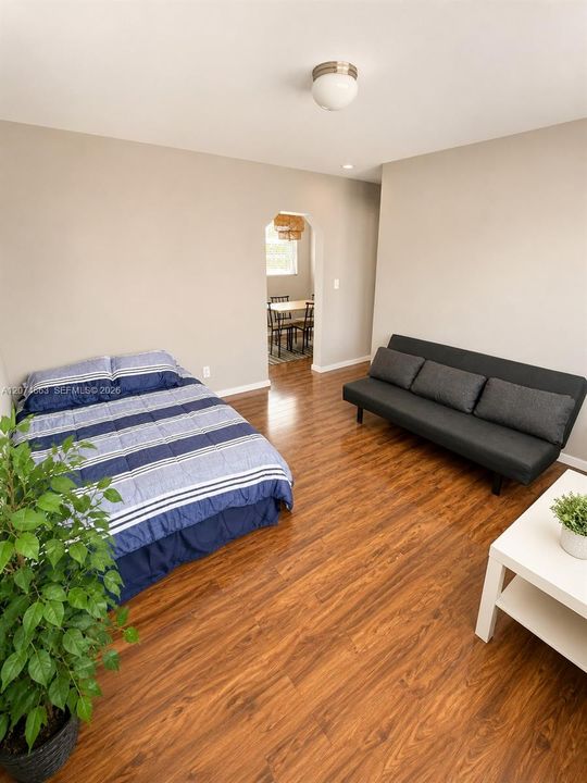 For Rent: $1,800 (1 beds, 1 baths, 650 Square Feet)