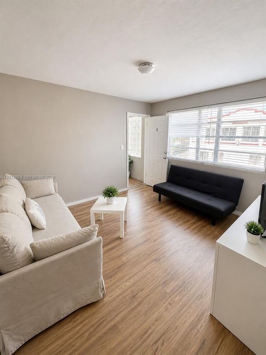 For Rent: $1,800 (1 beds, 1 baths, 650 Square Feet)