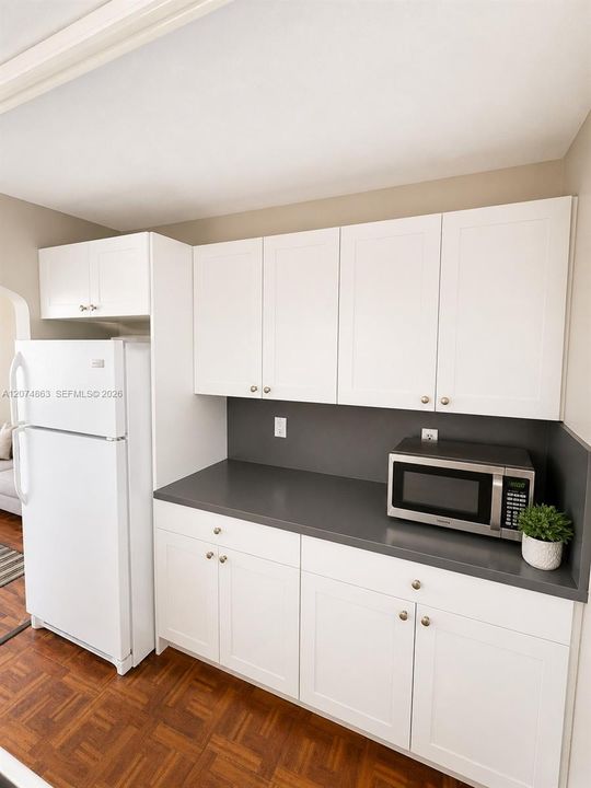 For Rent: $1,800 (1 beds, 1 baths, 650 Square Feet)