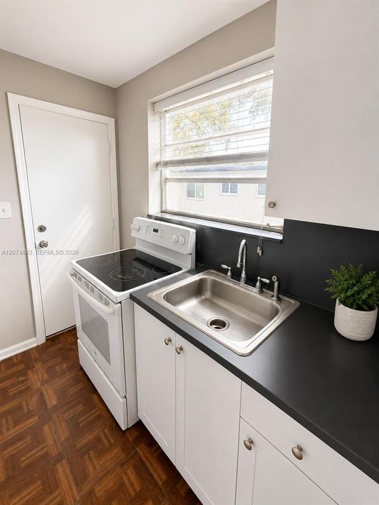 For Rent: $1,800 (1 beds, 1 baths, 650 Square Feet)
