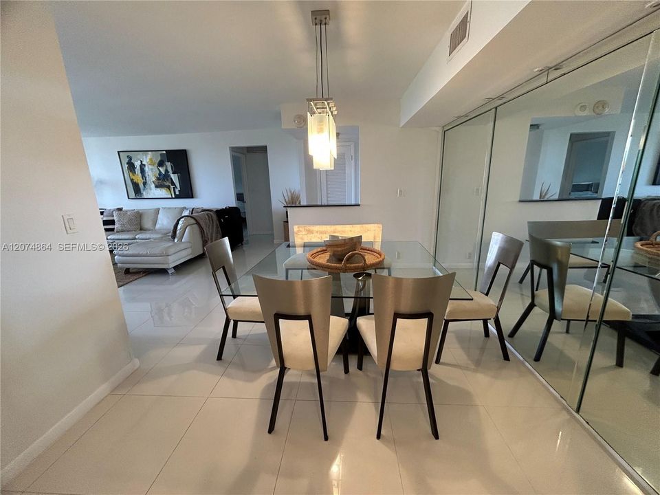 В аренду: $7,200 (2 спален, 2 ванн, 1409 Квадратных фут)