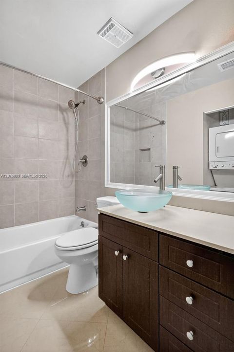 For Rent: $1,900 (1 beds, 1 baths, 862 Square Feet)