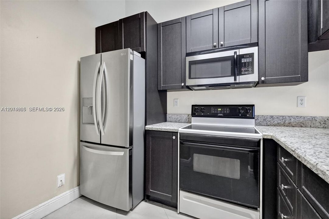For Rent: $1,900 (1 beds, 1 baths, 862 Square Feet)