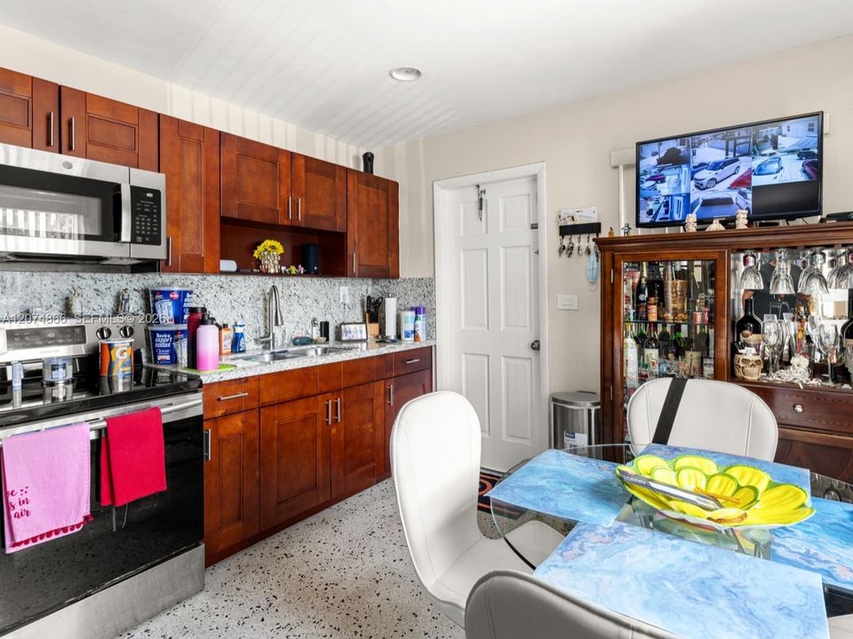 For Sale: $920,000 (5 beds, 3 baths, 2013 Square Feet)