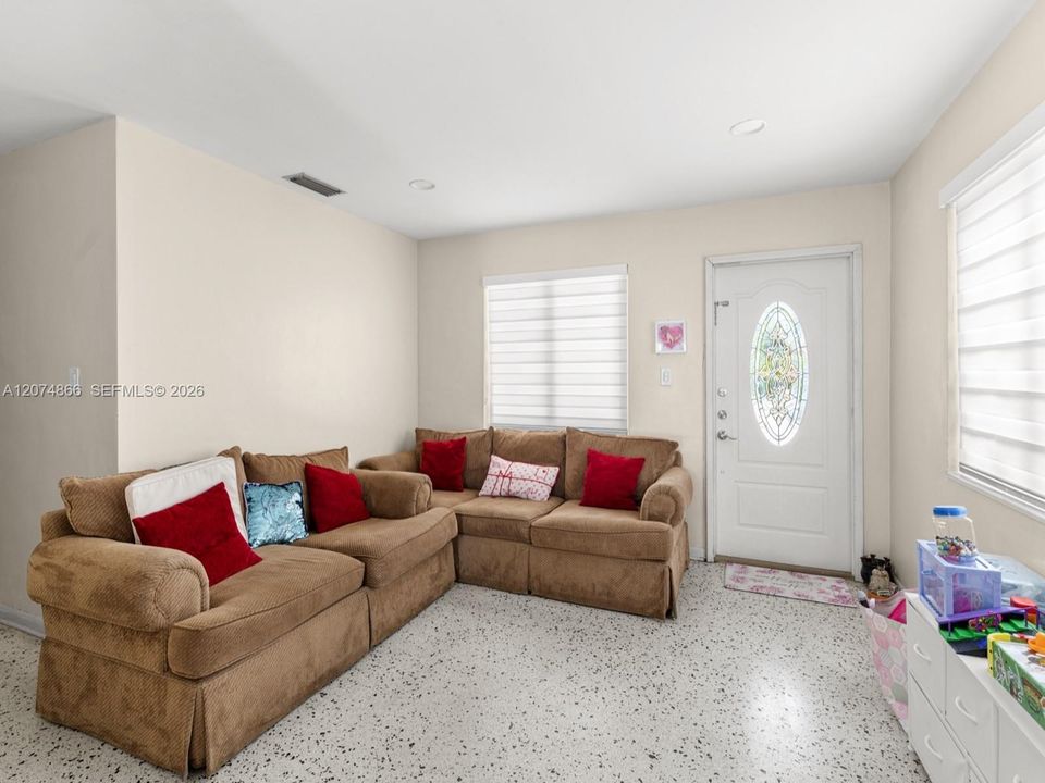 For Sale: $920,000 (5 beds, 3 baths, 2013 Square Feet)